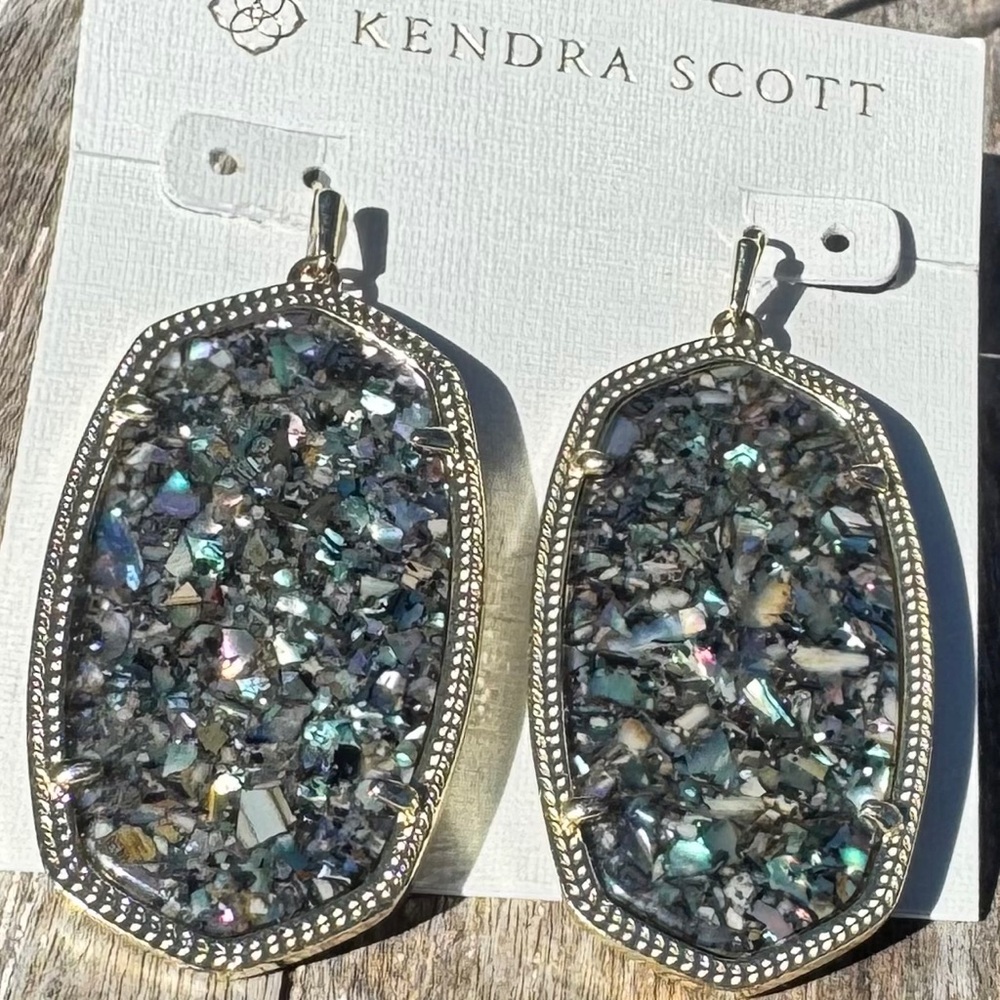 Kendra Scott Danielle Earrings – Limited Edition Purple Crushed Abalone – Gold - Picture 3 of 4